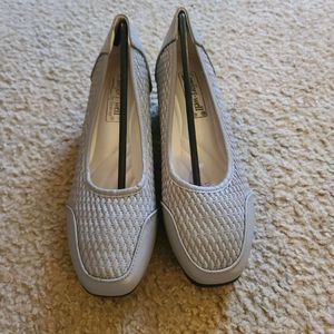 New! Comfort-Well Comfort Flex light gray Women's Size 7M Super Comfortable Slip